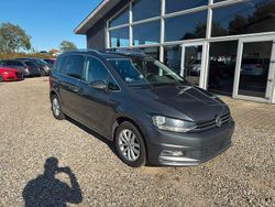 Grau Gebraucht 2016 VW Touran Highline Van / Kleinbus | 9.000 €