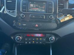 Blau Gebraucht 2015 Kia Carens Spirit Van / Kleinbus | 11.500 € (Fairer Preis)