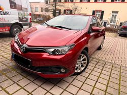 Rot Gebraucht 2018 Toyota Auris Hybrid Kombi | 12.700 € (Fairer Preis)