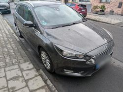Grau Gebraucht 2015 Ford Focus Kombi | 7.000 € (Etwas zu teuer)