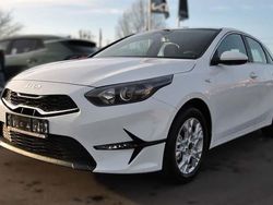 Weiß Gebraucht 2024 Kia Ceed Vision Kleinwagen | 21.353 € (Fairer Preis)
