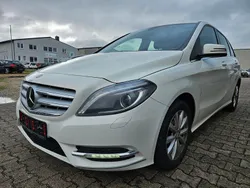 Weiß Gebraucht 2013 Mercedes B180 Van / Kleinbus | 6.880 € (Fairer Preis)