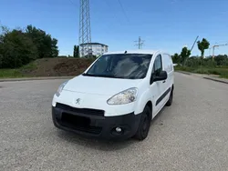 Weiß Gebraucht 2014 Peugeot Partner Comfort plus Van / Kleinbus | 3.699 € (Fairer Preis)