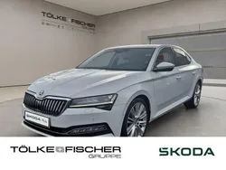 Moon weiss (metallic) Gebraucht 2022 Skoda Superb Premium Edition Limousine | 27.989 € (Fairer Preis)