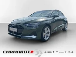 Grün Gebraucht 2024 Audi A3 Sportback Advanced Limousine | 33.990 € (Fairer Preis)