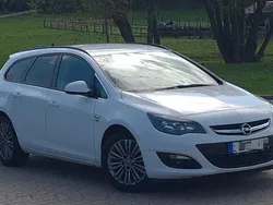 Weiß Gebraucht 2014 Opel Astra Active Kombi | 5.700 € (Etwas zu teuer)
