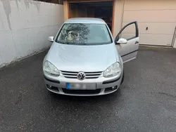 Silber Gebraucht 2005 VW Golf V Kleinwagen | 2.350 € (Guter Preis)