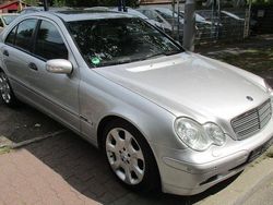 Grau Gebraucht 2002 Mercedes C200 Avantgarde Limousine | 3.450 € (Fairer Preis)
