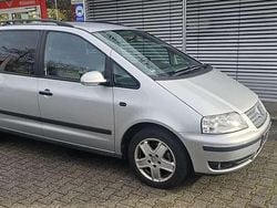 Reflexsilber metallic Gebraucht 2010 VW Sharan Trendline Van / Kleinbus | 4.100 € (Superpreis)