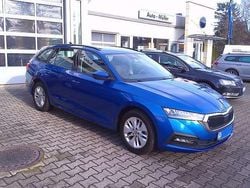 Raceblau metallic Gebraucht 2022 Skoda Octavia Ambition Kombi | 18.950 € (Guter Preis)