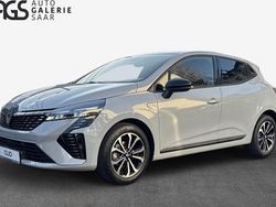 Grau Neu 2025 Renault Clio V Techno Limousine | 23.490 € (Teuer)