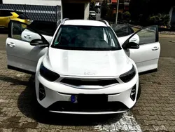 Weiß Gebraucht 2024 Kia Stonic SUV | 23.000 € (Fairer Preis)