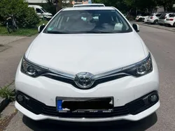 Weiß Gebraucht 2018 Toyota Auris Limousine | 12.500 € (Guter Preis)