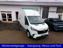 Warm white exterior Neu 2025 Maxus eDeliver 9 Van | 61.523 €