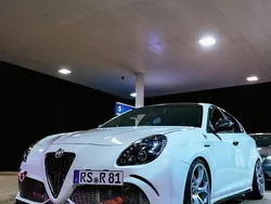 Weiß Gebraucht 2012 Alfa Romeo Giulietta Quadrifoglio Kleinwagen | 21.000 €