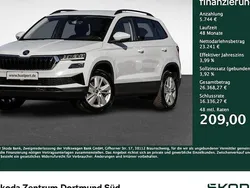 Moonweiss metallic Gebraucht 2024 Skoda Karoq Selection SUV | 28.985 € (Superpreis)