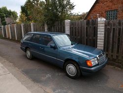 Blau Gebraucht 1992 Mercedes E250 Kombi | 5.799 €