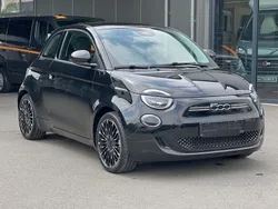 Schwarz Gebraucht 2022 Fiat 500e Icon Limousine | 21.849 € (Etwas zu teuer)