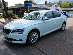 Weiß Gebraucht 2016 Skoda Superb Style Limousine | 12.499 € (Fairer Preis)