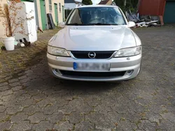 Silber Gebraucht 2001 Opel Vectra Sport Kombi | 3.850 €