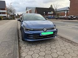 Blau Gebraucht 2024 VW Golf VIII Edition Kleinwagen | 26.990 € (Guter Preis)
