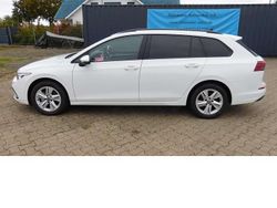 Purewhite c9a (weiß)weiß Gebraucht 2022 VW Golf VIII Life Kombi | 19.990 € (Fairer Preis)