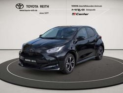 Black mica / ink Neu 2025 Toyota Yaris Hybrid Limousine | 28.540 € (Fairer Preis)