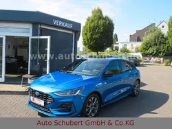 Desert island blue Gebraucht 2024 Ford Focus ST-Line Limousine | 24.950 € (Guter Preis)