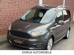 Grau Gebraucht 2017 Ford Tourneo Courier Van / Kleinbus | 8.990 € (Fairer Preis)