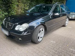 Schwarz Gebraucht 2004 Mercedes 220 Kombi | 2.950 €