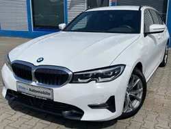 Alpinweiss iii Gebraucht 2022 BMW 320 M Sport Kombi | 30.950 € (Fairer Preis)