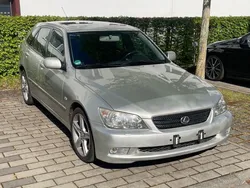 Silber Gebraucht 2001 Lexus IS300 Kombi | 4.800 €