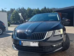 Schwarz Gebraucht 2020 Skoda Octavia Tour Kombi | 17.350 € (Fairer Preis)