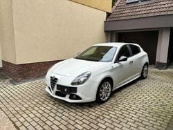 Weiß Gebraucht 2014 Alfa Romeo Giulietta Quadrifoglio Verde Limousine | 12.000 € (Fairer Preis)