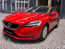 Rot Gebraucht 2018 Volvo V40 Momentum Kombi | 12.000 € (Guter Preis)