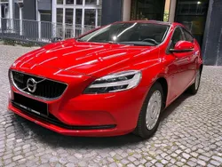 Rot Gebraucht 2018 Volvo V40 Momentum Kombi | 12.000 € (Guter Preis)