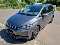 Grau Gebraucht 2019 VW Touran Comfortline Van / Kleinbus | 22.000 € (Fairer Preis)