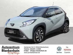 Urban khaki (6x3)/ black mica Neu 2025 Toyota Aygo Kleinwagen | 18.690 €