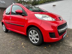 Rot Gebraucht 2011 Peugeot 107 Kleinwagen | 3.999 € (Etwas zu teuer)