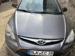Grau Gebraucht 2011 Hyundai i30 Edition Kleinwagen | 2.499 € (Superpreis)
