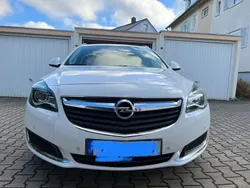Weiß Gebraucht 2016 Opel Insignia Selection Kombi | 5.499 € (Fairer Preis)