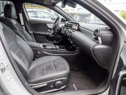 Grau / manufaktur alpingrau Gebraucht 2025 Mercedes A200 AMG Limousine | 39.970 € (Teuer)