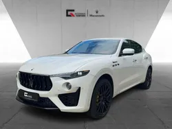 Nero ribelle Gebraucht 2022 Maserati Levante SUV | 69.900 € (Teuer)