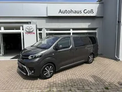 Grau Gebraucht 2024 Toyota Proace Executive Van | 47.999 € (Teuer)
