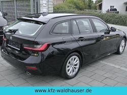 Schwarz Gebraucht 2022 BMW 318 Advantage Limousine | 23.800 € (Fairer Preis)