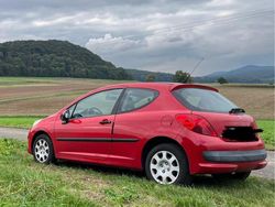 Rot Gebraucht 2009 Peugeot 207 Limousine | 2.000 € (Fairer Preis)
