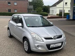 Silber Gebraucht 2012 Hyundai i20 Classic Limousine | 2.999 € (Fairer Preis)