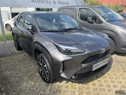 Grau Gebraucht 2023 Toyota Yaris Cross Team SUV | 25.990 € (Fairer Preis)