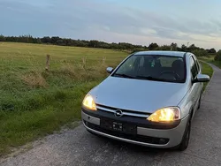 Silber Gebraucht 2003 Opel Corsa Kleinwagen | 700 €
