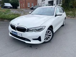 Weiß Gebraucht 2022 BMW 320 Advantage Kombi | 19.990 € (Fairer Preis)